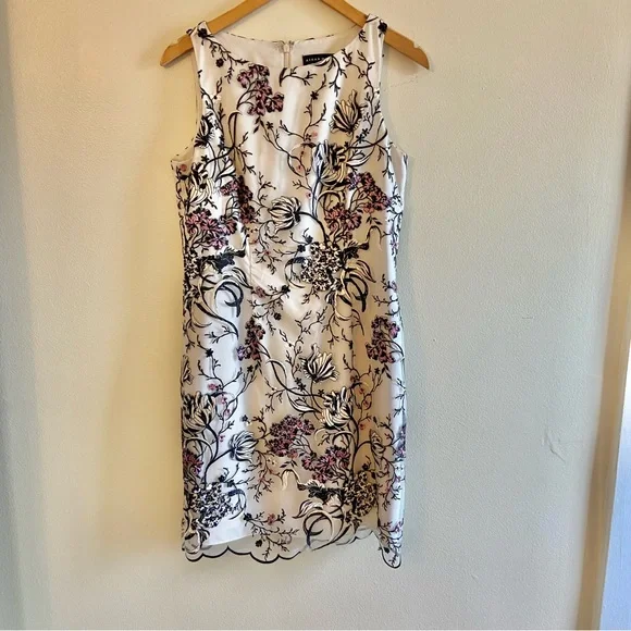 Like New Aidan Mattox Black and White Floral Mini Dress size 8 - Picture 2 of 8